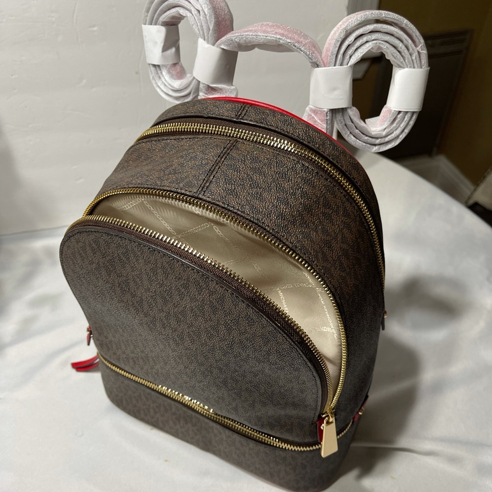 Michael Kors Rhea Zip backpack - Picture 3 of 10